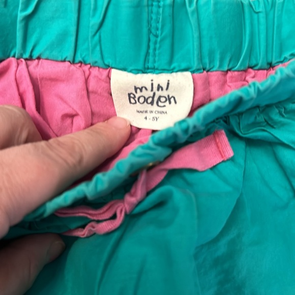 Mini Boden skirt size 4-5 greenish blue color with pink lining underneath - Picture 2 of 5